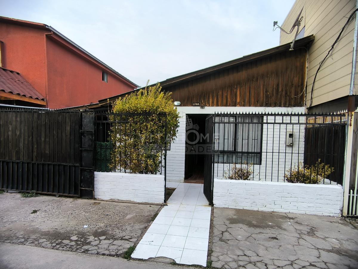 CASA 2D 1B GRAN PATIO TRASERO EXCELENTE UBICACIÓN